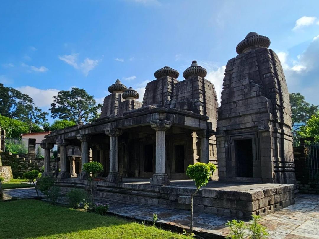 Katyuri Kings Divine Stay- Babaji'S Cave Dwarahat Exterior photo