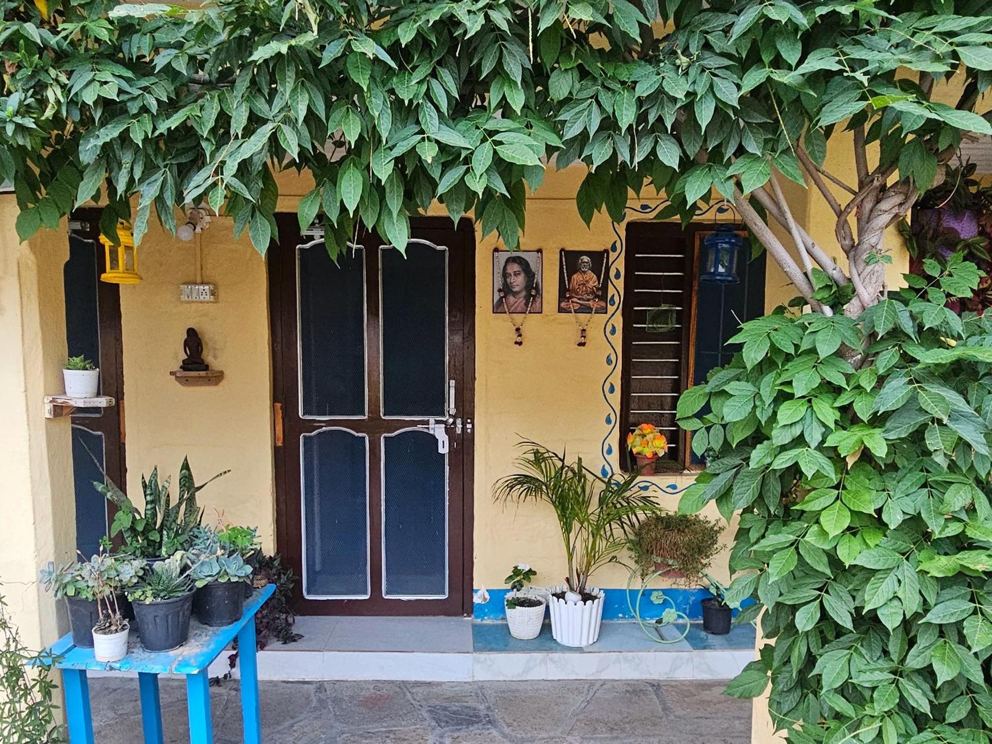 Katyuri Kings Divine Stay- Babaji'S Cave Dwarahat Room photo